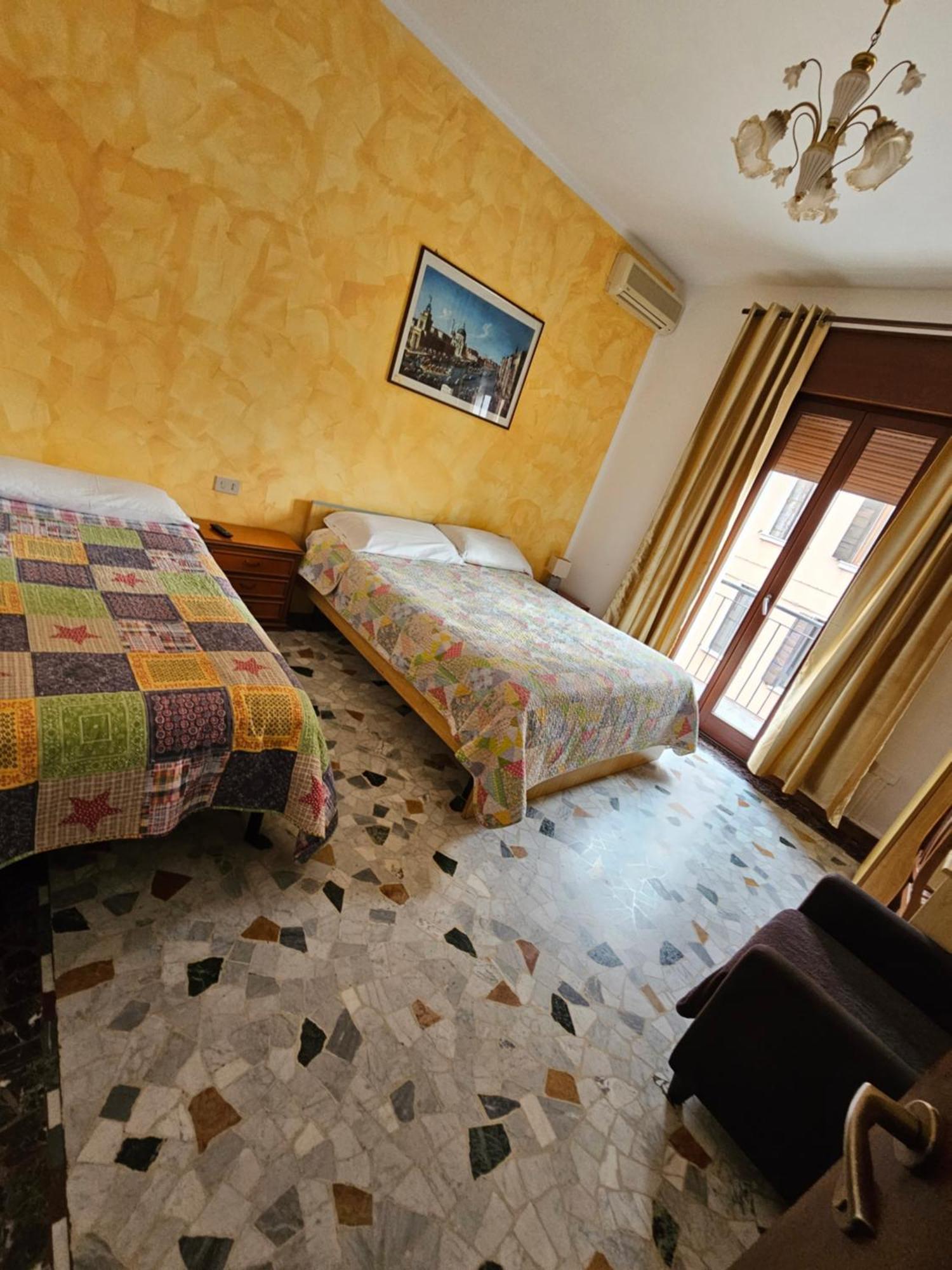 บีแอนด์บี เดอะ คาโปนี บรอส Bed & Breakfast เมสเตร ภายนอก รูปภาพ